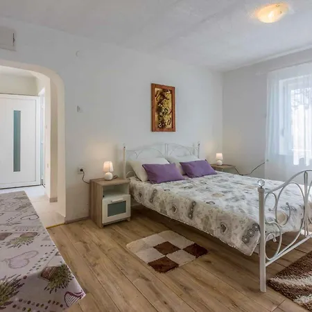 In 41657 Apartment *